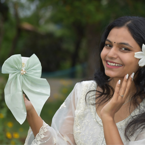 Luxurious Off White Bow Clip