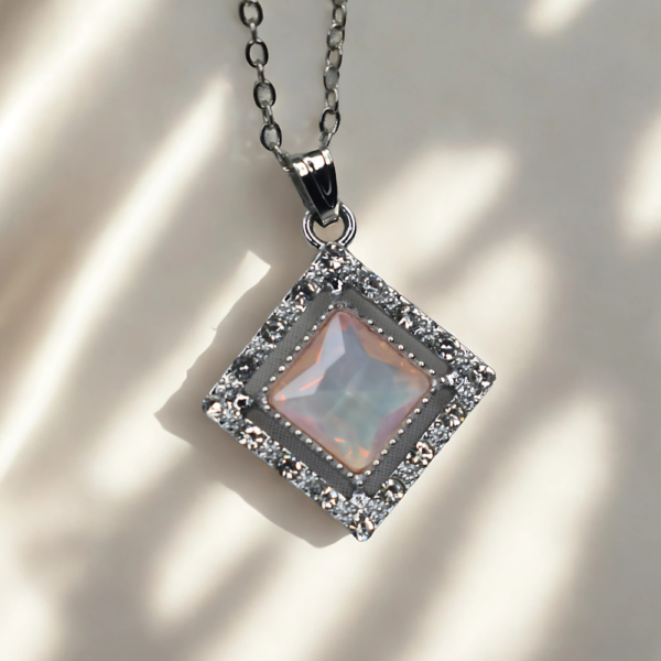 Luxe Shine Crystal Pendant